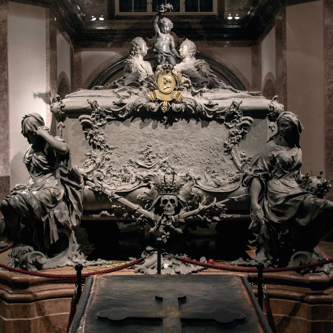 Eine ganz normale Familie / Robert Vanis, Kapuzinergruft Wien Doppelsarkophag von Maria Theresia und Franz I. Stephan.