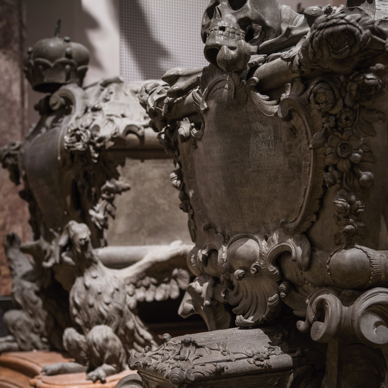 Habsburg ganz privat / Robert Vanis, Kapuzinergruft Wien Sarkophag von Kaiserin Maria Josepha von Bayern und Maria Elisabeth.