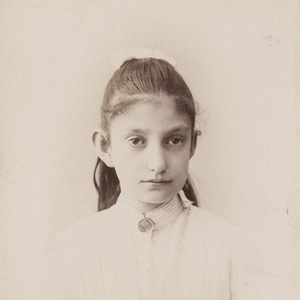 Ausschnitt der Fotografie von Maria Antonia (1874-1891) von B. Pasquali. Undatiert.